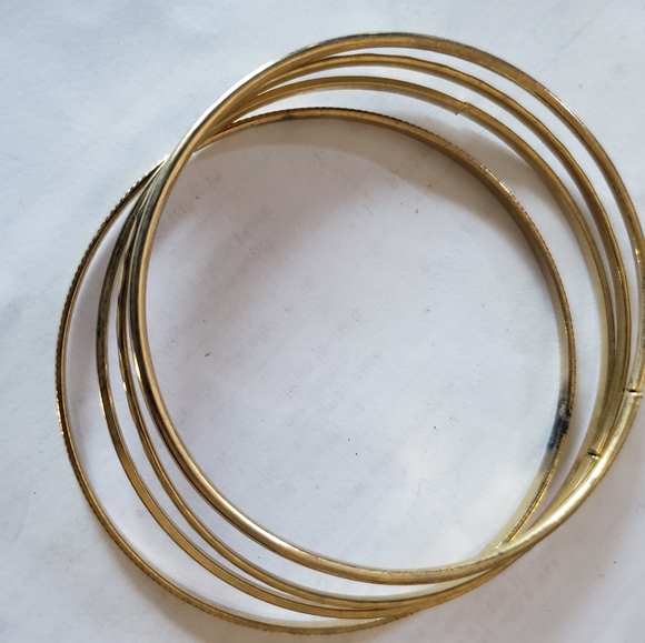 🎈3for20🎈Gold tone bangle bracelets - Picture 1 of 4